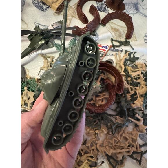 army men lot Tanks And Helicopter - Picture 10 of 13